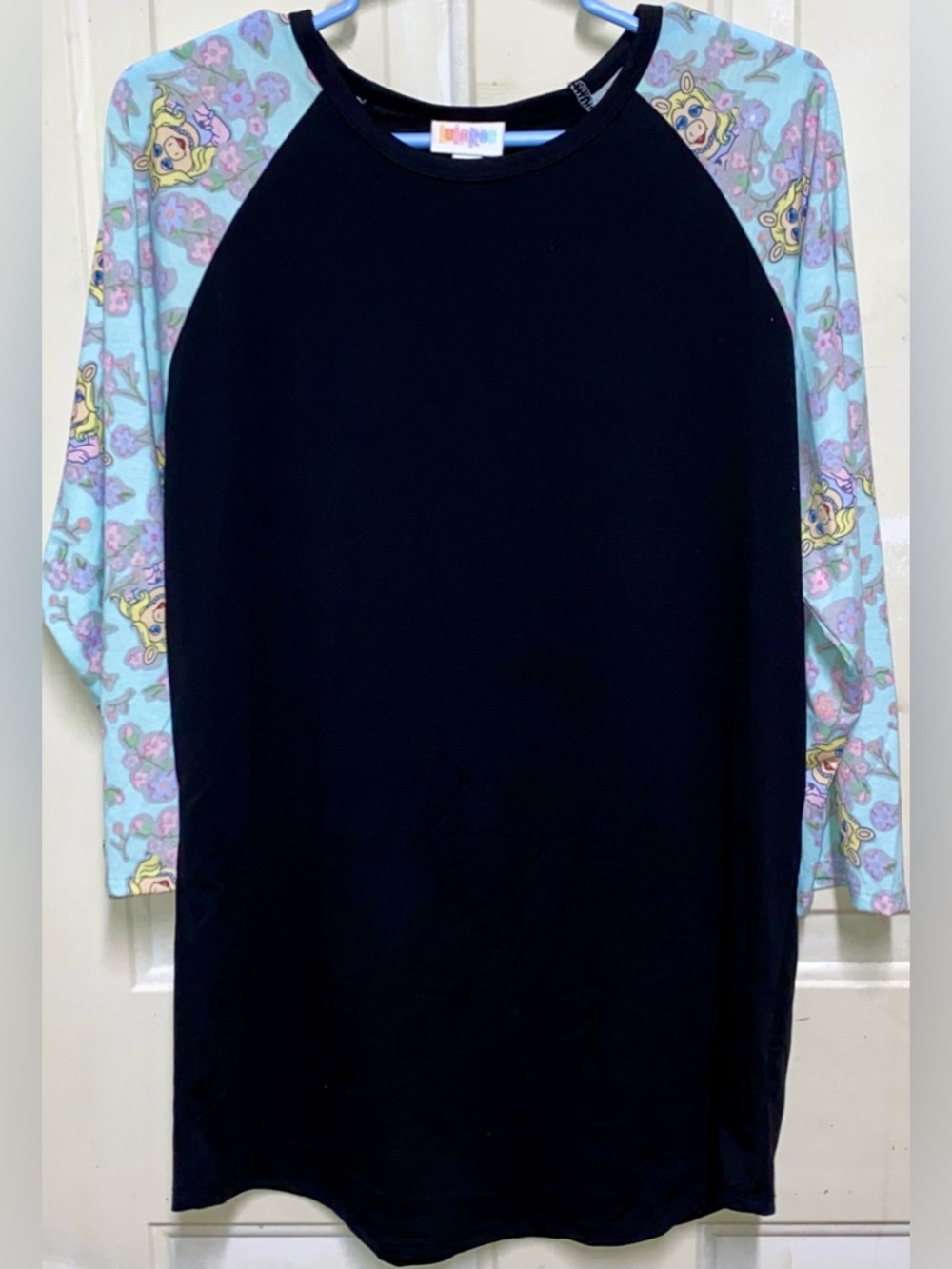 LuLaRoe Randy Top L Disney Miss Piggy Raglan Shirt